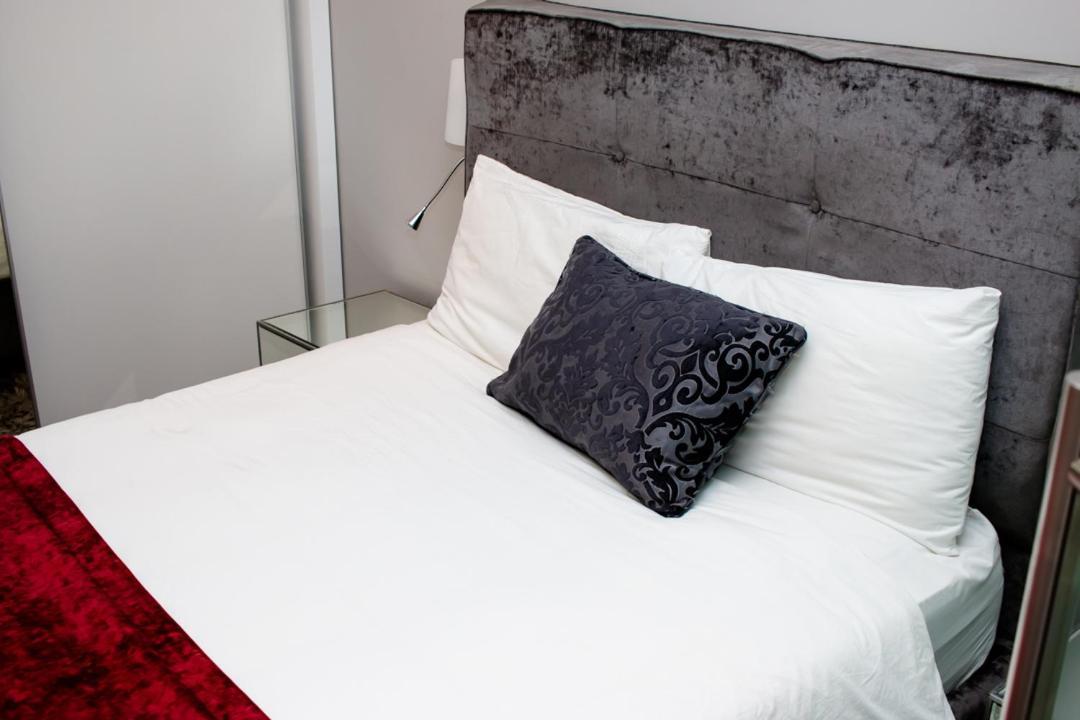 Urban Oasis Apartments At Paragon วินด์ฮุก ภายนอก รูปภาพ