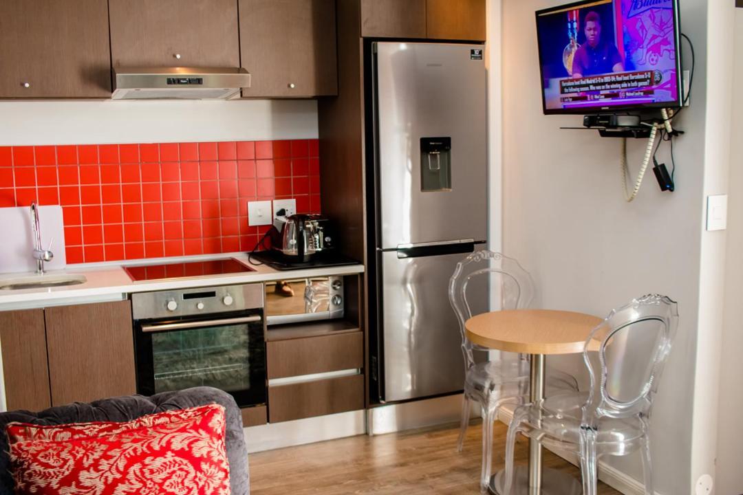 Urban Oasis Apartments At Paragon วินด์ฮุก ภายนอก รูปภาพ