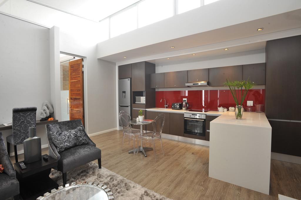 Urban Oasis Apartments At Paragon วินด์ฮุก ภายนอก รูปภาพ